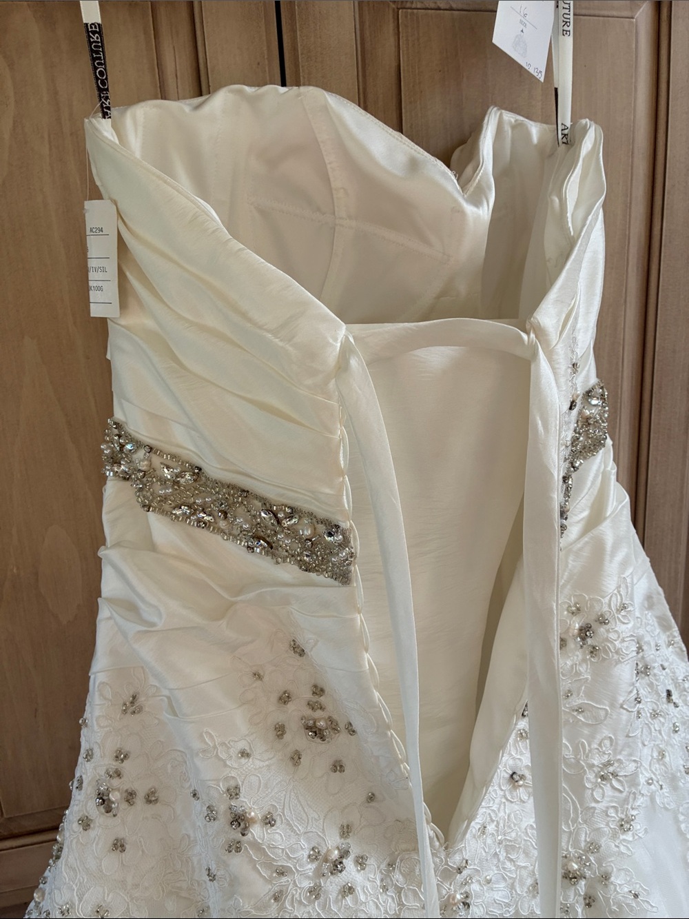 Strapless Ivory Wedding Dress NWT Embroidered Lace and Beaded Waist Sz 16 - Picture 8 of 12
